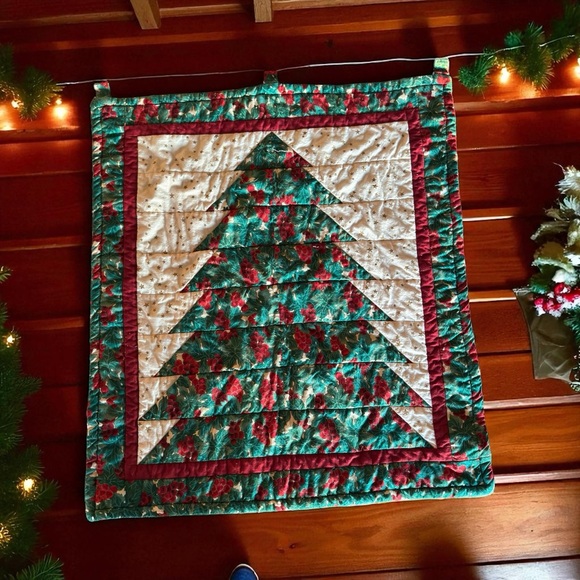 Festive Christmas Tree Wall Hanging Quilt - Picture 1 of 5